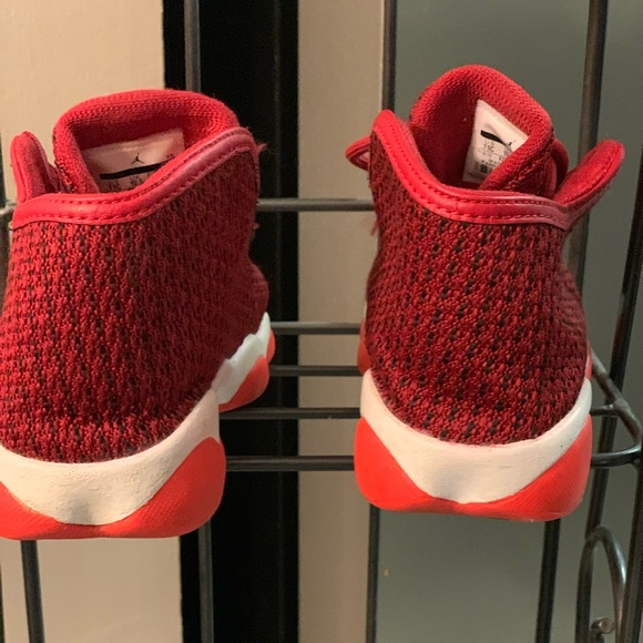 Jorden Horizon Red Sneakers- UNISEX - Picture 2 of 10